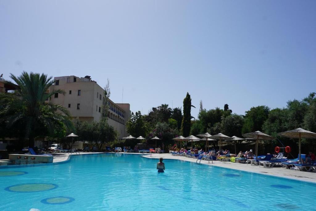 Alex'S Vacation Suite - 100M From The Beach - 6 Guests Paphos Ngoại thất bức ảnh